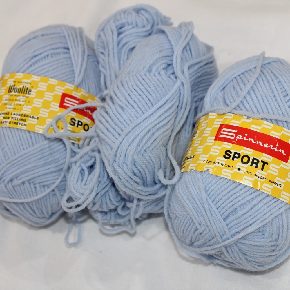 Vintage sport spinnerin blue yarn